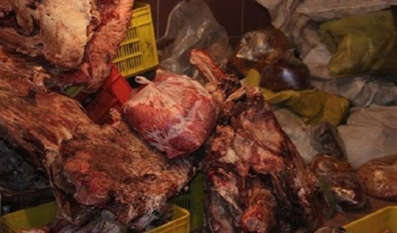 کشف گوشت فاسد از فروشگاه زنجیره  ای در لاهیجان