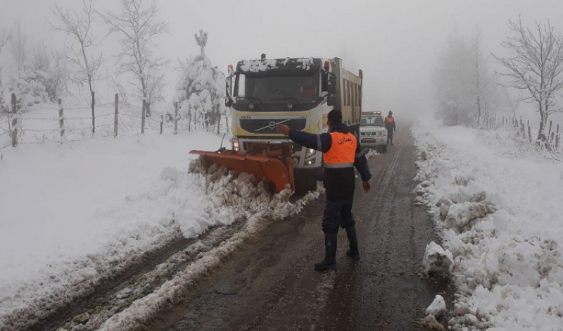 برفروبی 690 کیلومتر از محورهای کوهستانی گیلان برفروبی 690 کیلومتر از محورهای کوهستانی گیلان