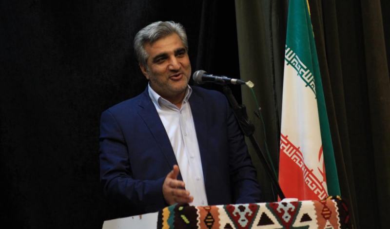 مشکلات جامعه با زبان هنر بیان شود