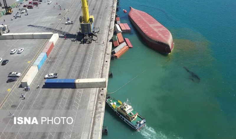 واژگونی یک کشتی کانتینری در بندر شهید رجایی/ 3 نفر مصدوم شدند