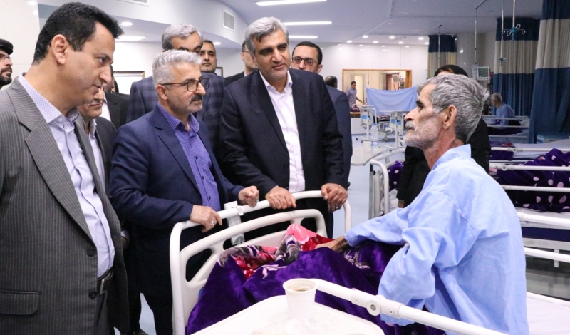 عیادت استاندار از بیماران بستری در بیمارستان پیروز لاهیجان
