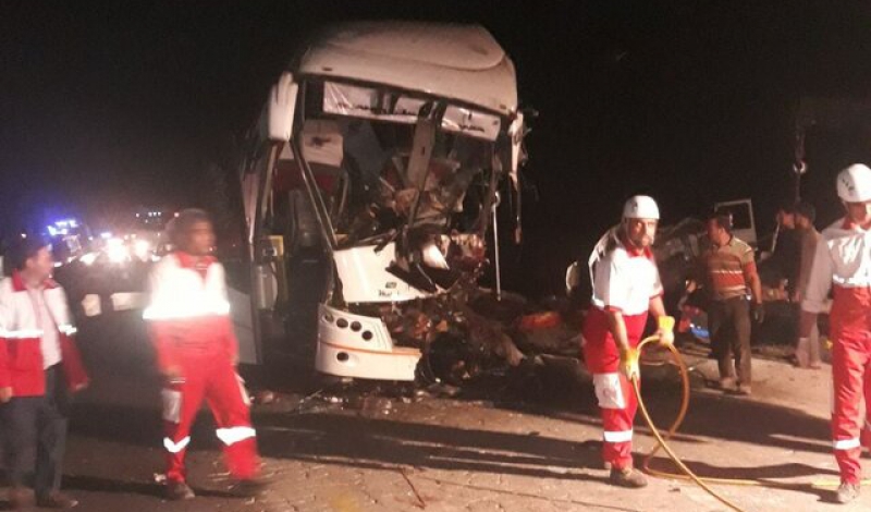 ۴ کشته و ۲۴ مجروح در تصادف اتوبوس با کامیون
