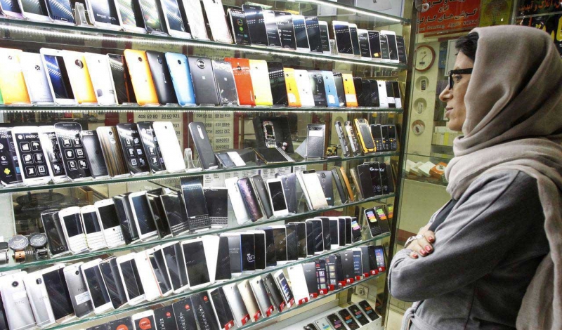 قیمت تلفن همراه متناسب با نرخ ارز کاهش نیافته است