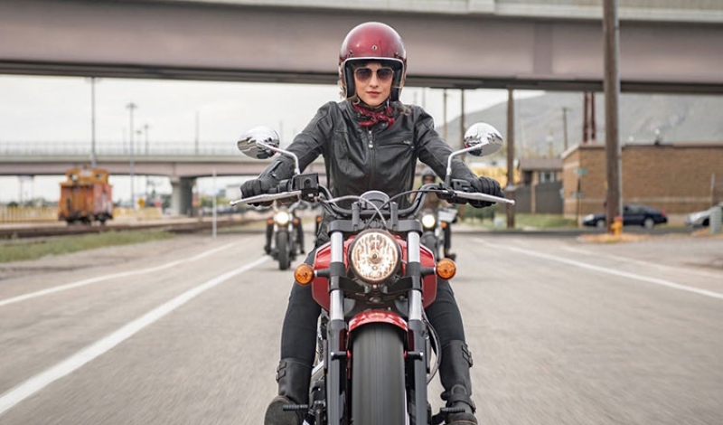 واکنش پلیس به حکم صدور گواهینامه موتورسیکلت  برای زنان
