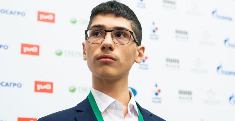 نابغه شطرنج ایران، تغییر تابعیت را تایید کرد