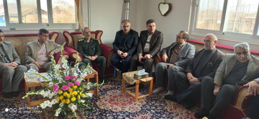 فرماندار شهرستان آستانه اشرفیه با خانواده شهید حادثه هواپیمای اوکراینی دیدار کرد
