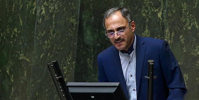 دانشگاه ها باید یک ترم تعطیل شوند