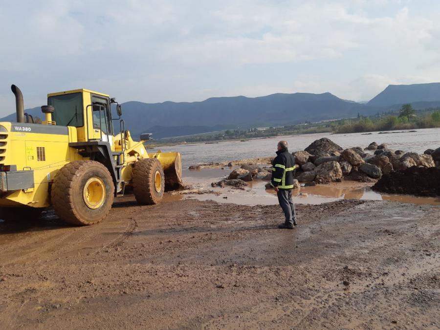 مسدود شدن پل کنار گذر رودبار