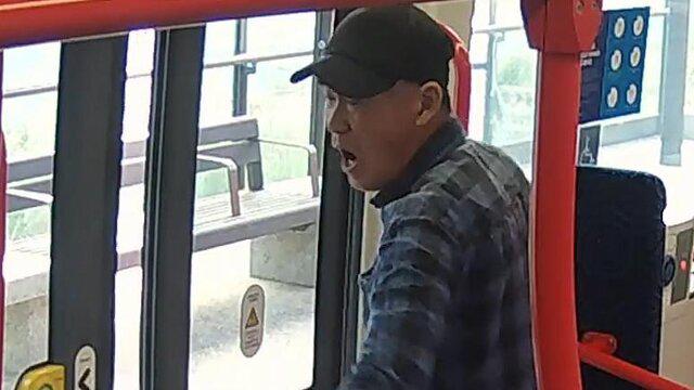 پلیس استرالیا در تعقیب مردی که به سمت مسافران عطسه کرد 