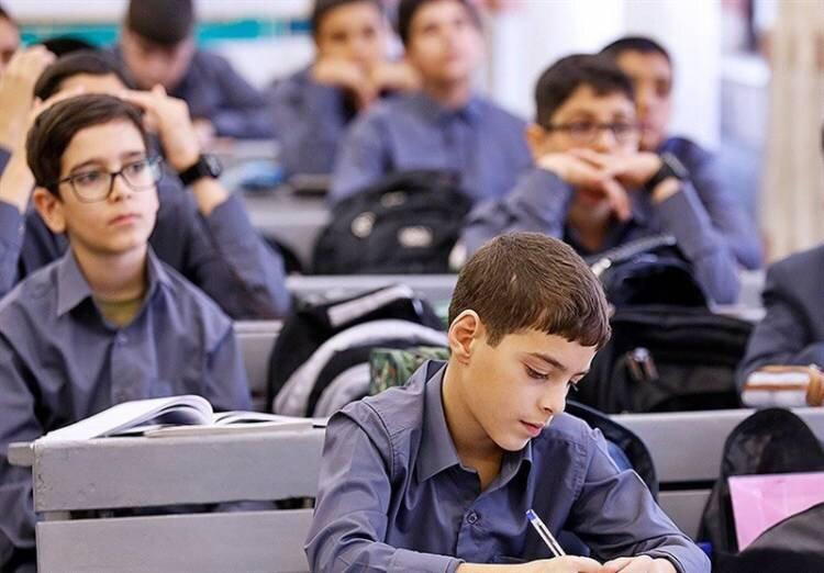 نام نویسی دانش آموز گیلانی در مدارس، تا پایان مرداد 