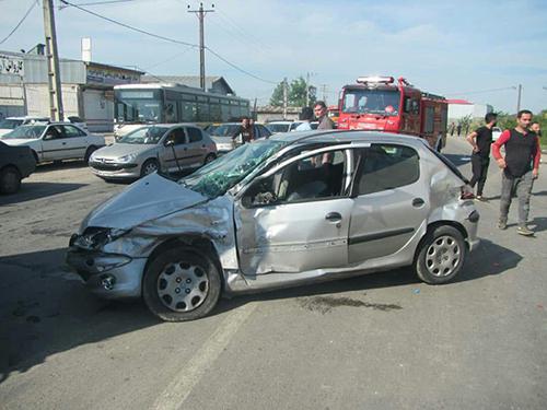 محبوس شدن راننده خودرو سواری در تصادف جاده جیرده