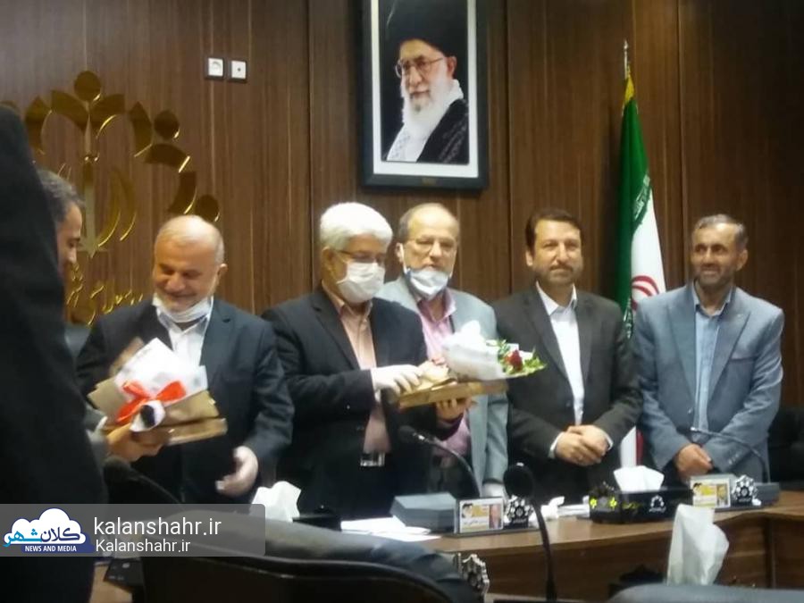 استعفای ناکام حاجی پور و وعده دیروقت کنفرانس خبری در اتاقک های شیشه ای شورا