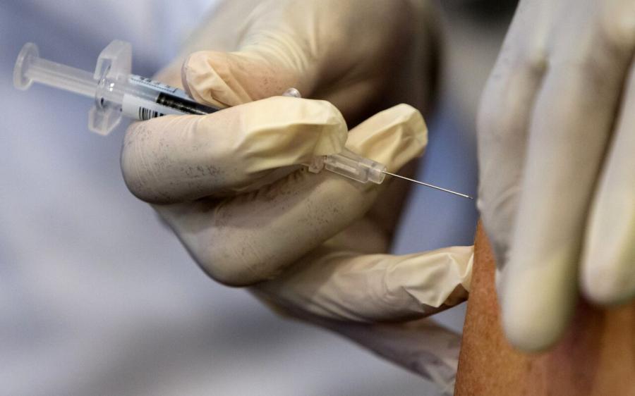ایران تا ۶ ماه آینده حسابی روی واکسن کرونا باز نمی کند