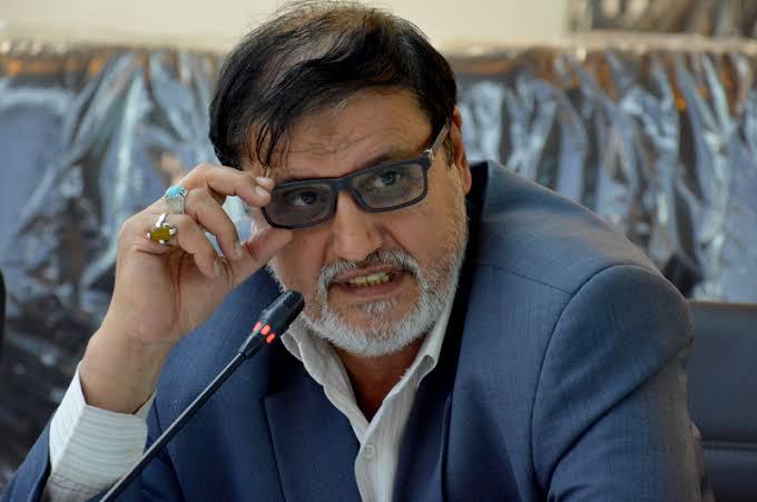 مدرک تحصیلی روحانی باید بررسی شود