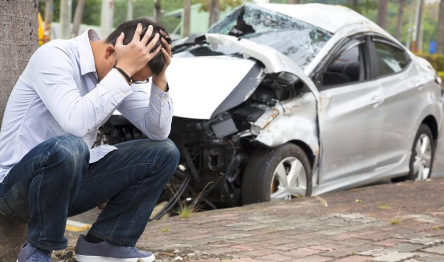 تصادف بدون گواهینامه چه جرمی دارد؟
