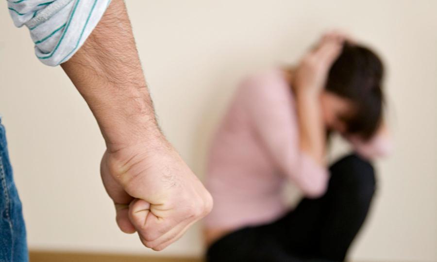 زن ۲۲ ساله اهل رودبار توسط شوهرش با «سیخ داغ» شکنجه شده است