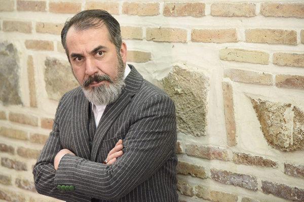 سیامک انصاری با یک تبلیغ ناهوشمندانه در مرکز انتقادها قرار گرفت