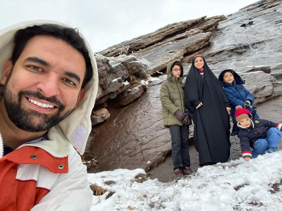 کوهنوردی وزیر ارتباطات با همسر و فرزندانش