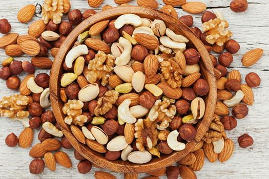 چه مقدار آجیل و شیرینی جات در روز مصرف کنیم؟ 