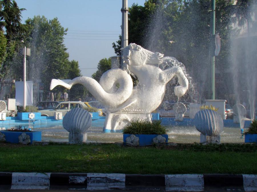 مجسمه آناهیتا فومن و مجسمه اسب آبی چهار راه گلسار رشت ثبت ملی می شوند