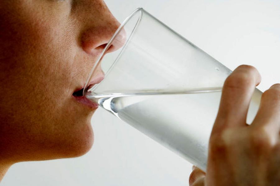 پایانی بر افسانه نوشیدن هشت لیوان آب در روز