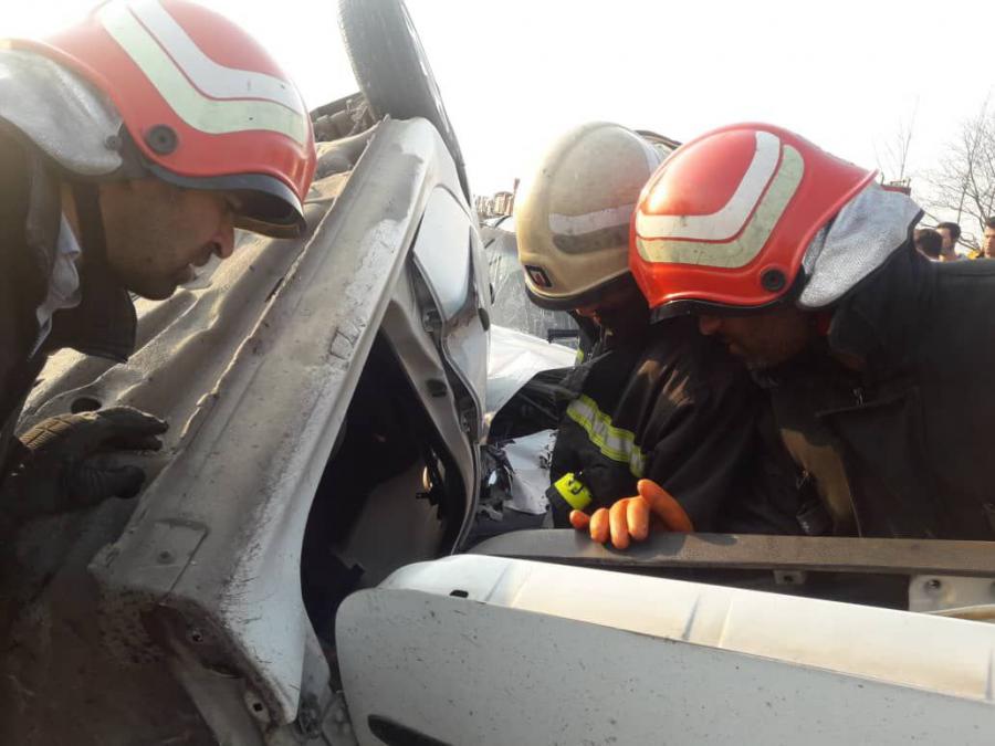 نجات ۶ مصدوم یک حادثه رانندگی در جاده کوچصفهان