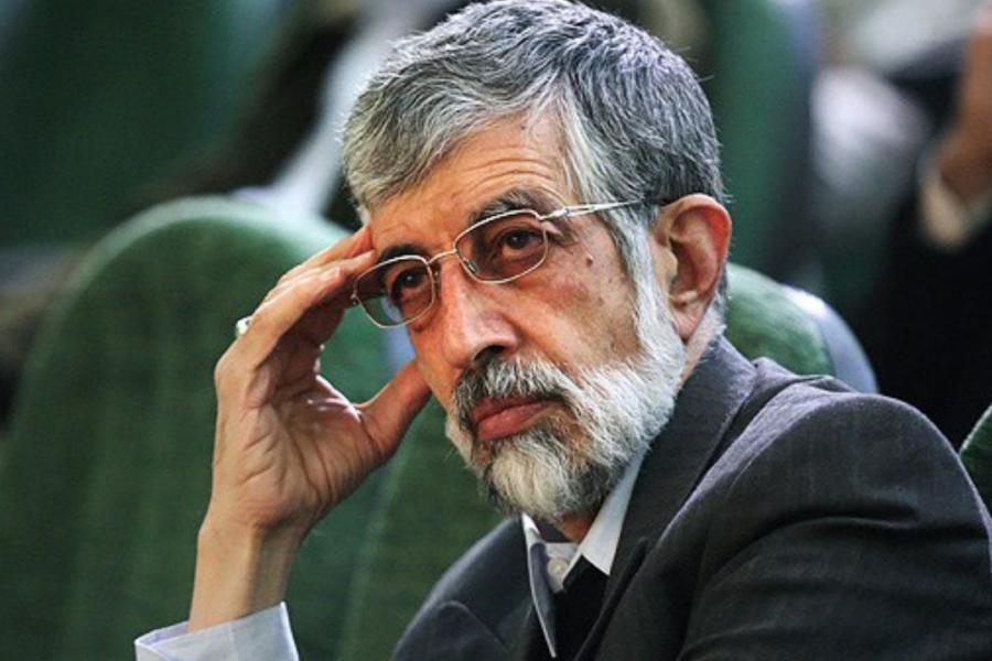 تصمیم گیری درباره احمدی نژاد برعهده شورای نگهبان است / دست بوسی فرح دروغ محض است