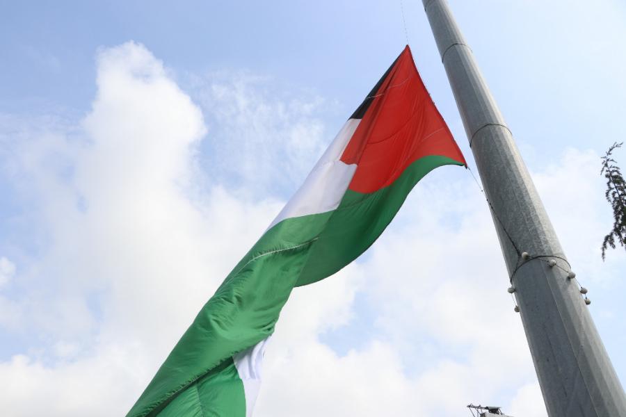 اهتزاز پرچم فلسطین در رشت و برپایی رزمایش مواسات با حضور استاندار گیلان