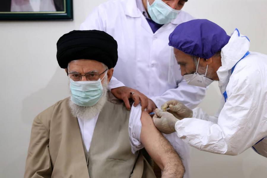 رهبر انقلاب پیش از ظهر امروز، نوبت اول واکسن ایرانی کرونا را دریافت کرد