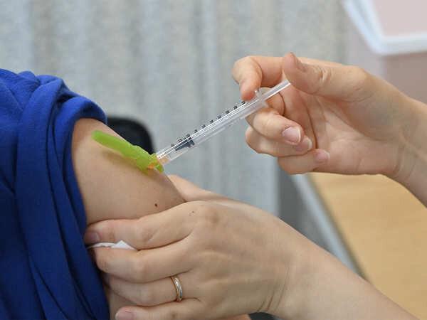 شروط تزریق دُز سوم واکسن کرونا در ایران / عرضه رمدسیویر با بیمه  در داروخانه های منتخب