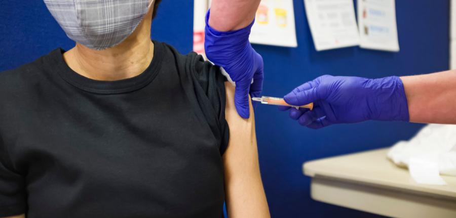 واکسینه شدن ۸۲.۵ درصدی جمعیت گیلان در نوبت دوم/ واکسن نزده ها اقدام کنند