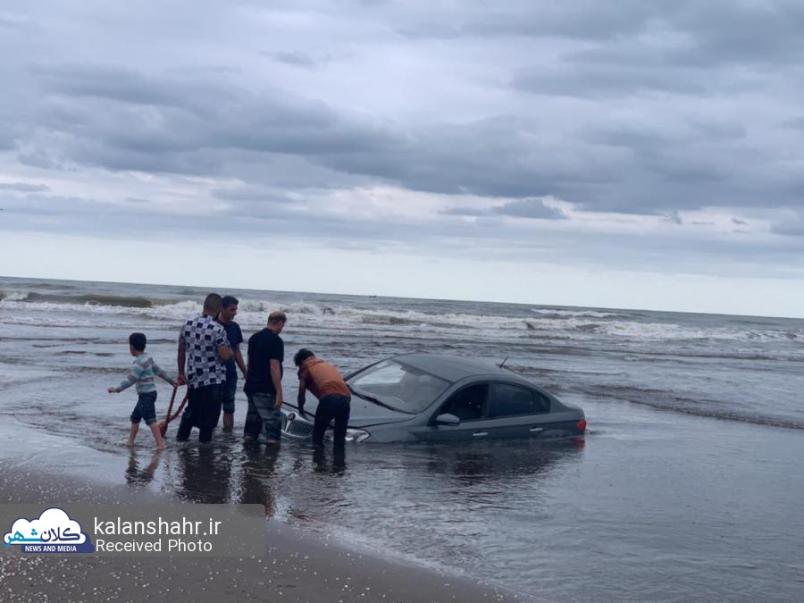 یک دستگاه خودرو در سواحل بندرانزلی دچار سانحه شد