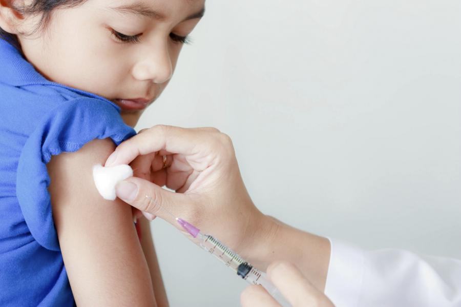 اولین محموله واکسن تک دُز برای ۳ تا ۱۷ ساله ها وارد کشور شد
