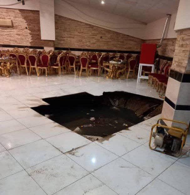 هنگام جشن عروسی تالار شکافت و چند مهمان به داخل گودال سقوط کردند/عکس و فیلم