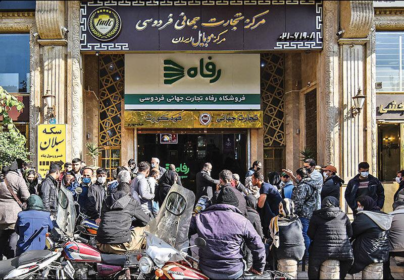 علت شلوغی این روزهای صرافی ها چیست؟/ یک سود رانتی ۴ میلیونی!