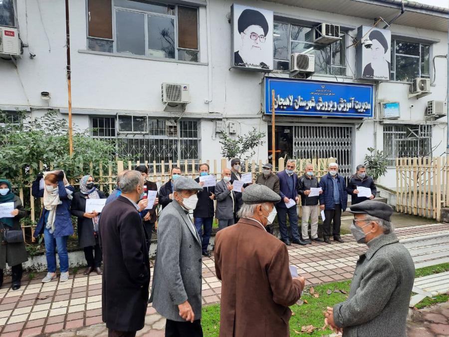تجمع فرهنگیان لاهیجانی / اعتراض برای تصویب نشدن لایحه رتبه بندی