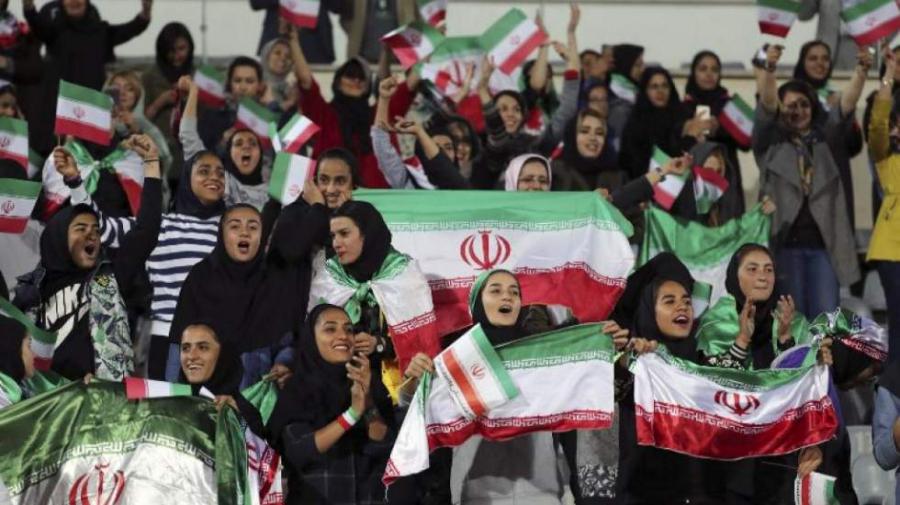 صدور مجوز حضور تماشاگران در بازی ایران و عراق/ زنان هم به ورزشگاه آزادی می آیند