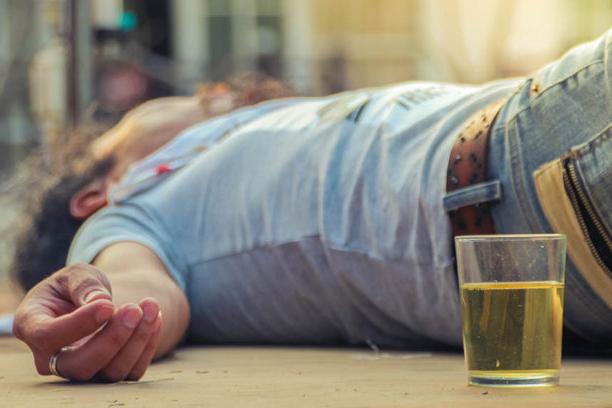 مسمومیت ۱۳ نفر بر اثر مصرف مشروبات الکلی دست ساز در بندرانزلی