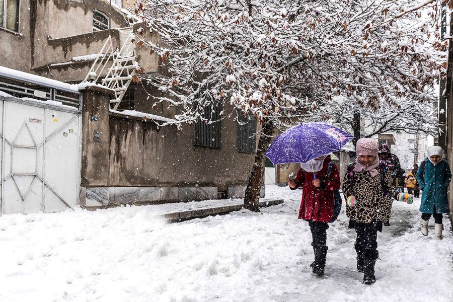 اعلام وضعیت تعطیلی و آموزش حضوری مدارس گیلان به دلیل یخبندان در روز چهار شنبه ۲۹ دی ماه