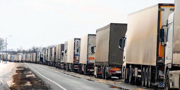 صف طولانی کامیون ها در آستارا به دلیل محدودیت پذیرش در مرز روسیه