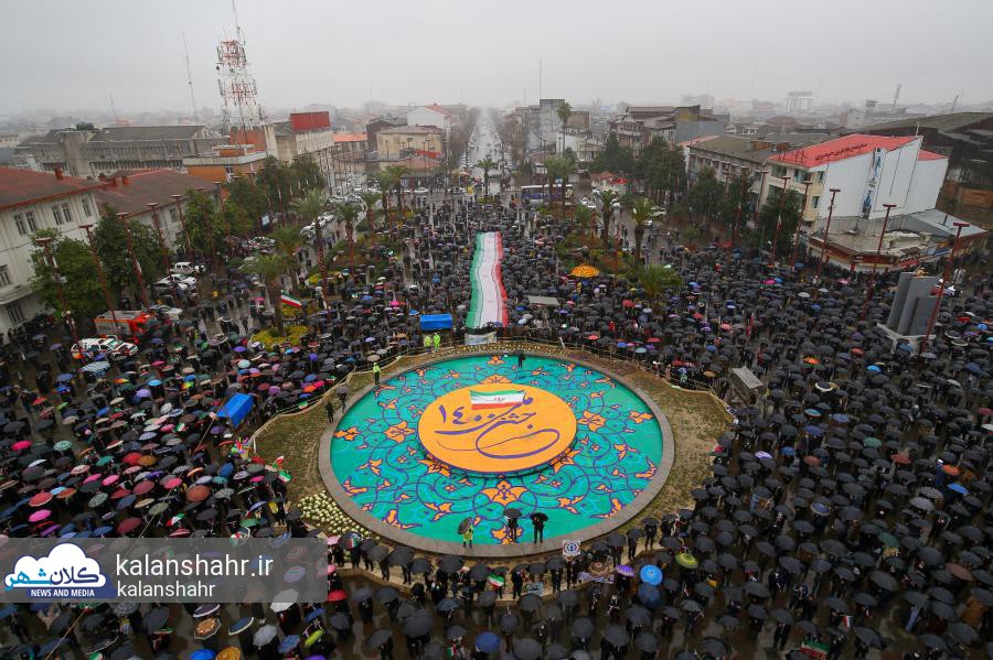 گزارش تصویری حضور مردم رشت در مراسم گرامیداشت 43امین سالگرد پیروزی انقلاب اسلامی زیر باران