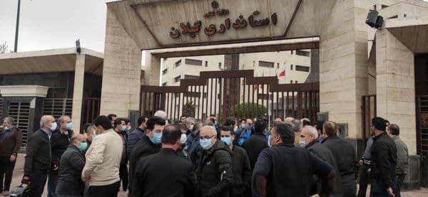 تجمع کارگران شهرداری رشت در اعتراض به کاهش اضافه کاری و عیدی