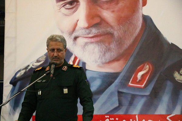 وقتی سردار سلیمانی بر دست و صورت رزمنده گیلانی بوسه زد