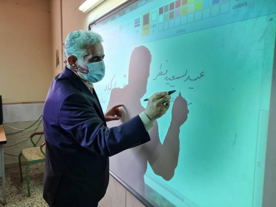 غلط املایی استاندار گیلان در روز معلم سوژه شبکه های اجتماعی/تصاویر