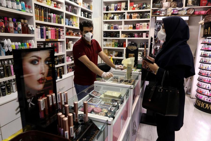ایران رتبه اول مصرف لوازم آرایشی در منطقه/در لوازم آرایشی «رنگی» اول جهان هستیم