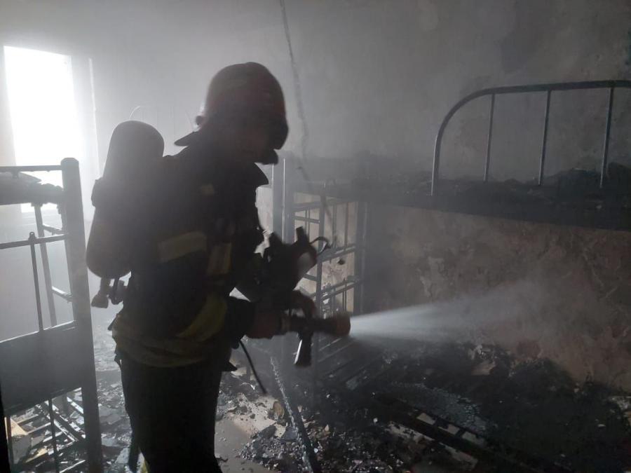 آتش‌سوزی در خوابگاه دخترانه دانشگاه گیلان یک مصدوم برجای گذاشت/تصاویر