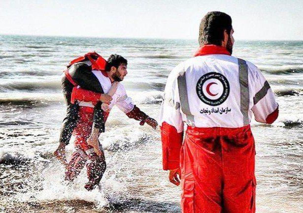 نجات جان مسافر تهرانی از غرق شدن در بندر انزلی