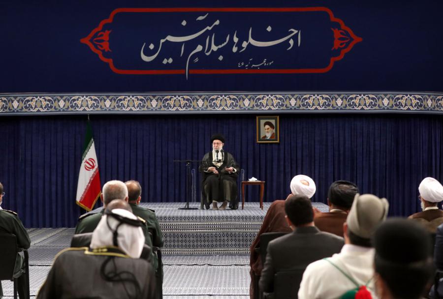هر کسی مردم را از آینده ناامید کند، به سود دشمن کار کرده است