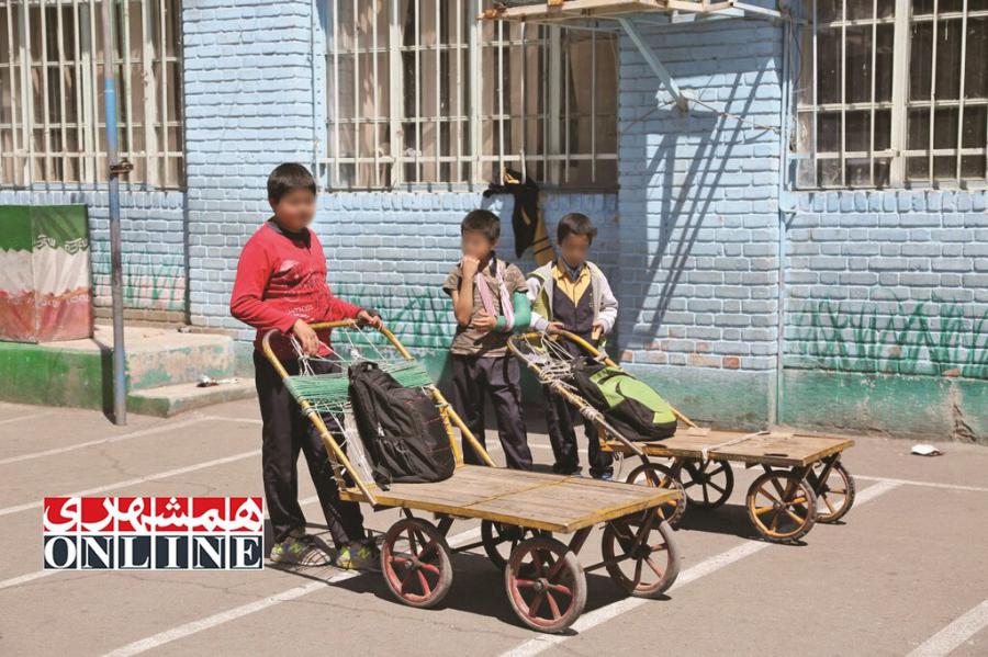 تصاویر متفاوت ترین مدرسه ایران/ برخی دانش آموزان با چرخ دستی به مدرسه می روند