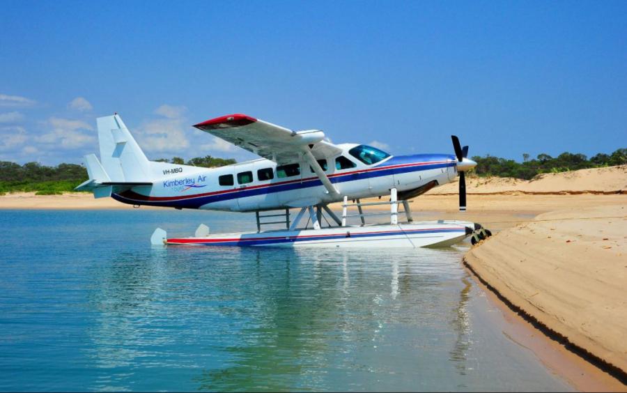 رونمایی از تاکسی هوایی در گیلان/دریای کاسپین بستر مناسبی برای ایجاد فرودگاه آبی دارد